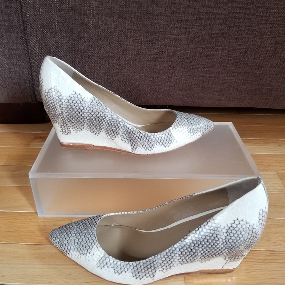 BNNB BCBG wedge heel size 6.5 - Picture 2 of 4